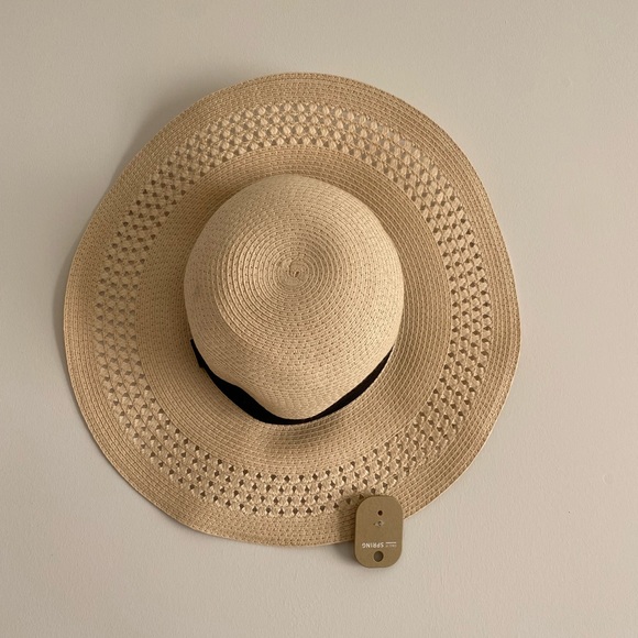 NWT Hat - Picture 2 of 4